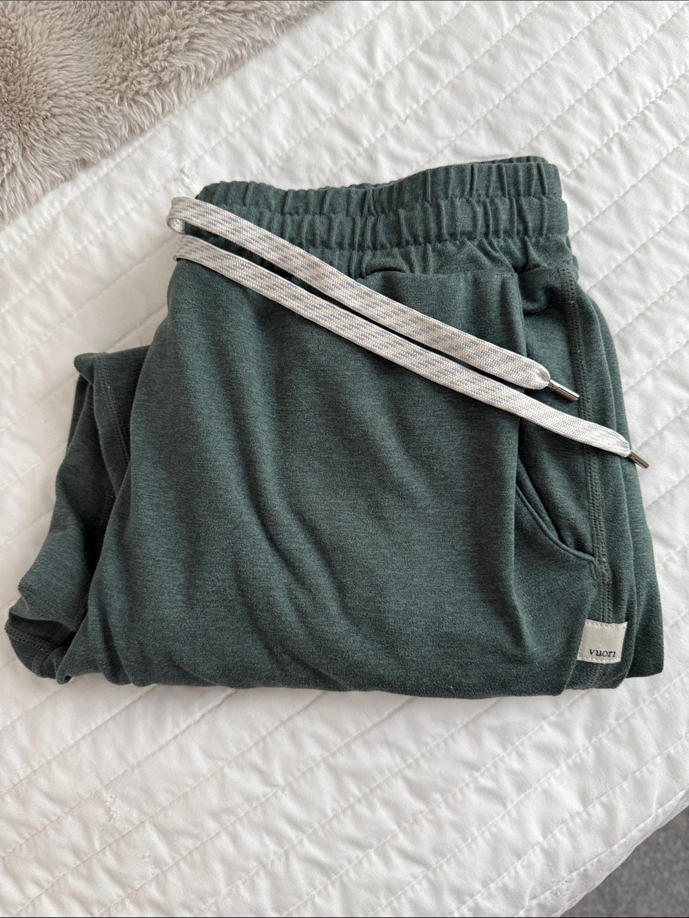 Vuori Women’s Performance Jogger Heathered Teal Small